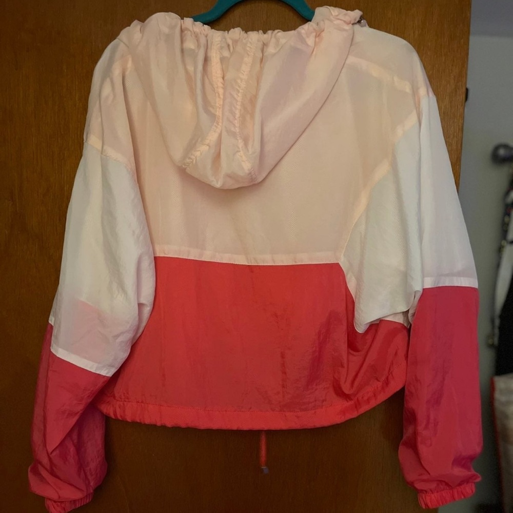 GUESS cropped windbreaker pull over hoodie- sz medium - Picture 3 of 4